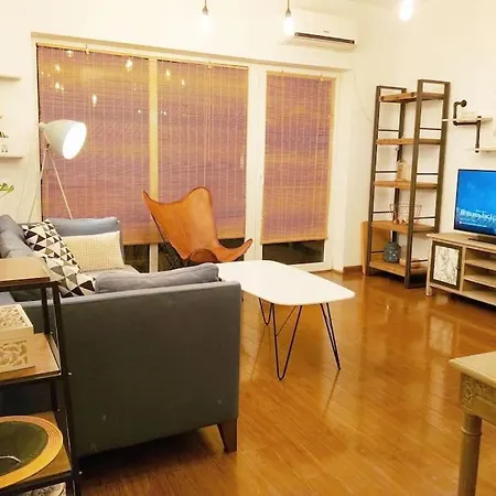 Cosy Boutique 61 Sqm - Private Parking - Ten Blocks *