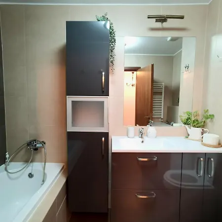 Cosy Boutique 61 Sqm - Private Parking - Ten Blocks דירה *