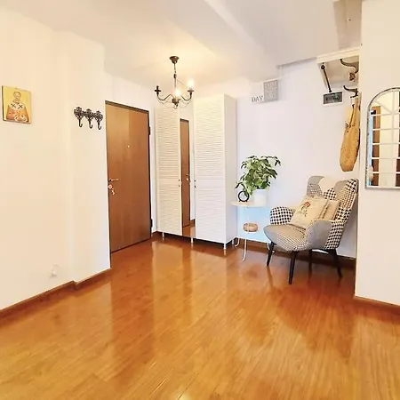 דירה Cosy Boutique 61 Sqm - Private Parking - Ten Blocks בוקרשט