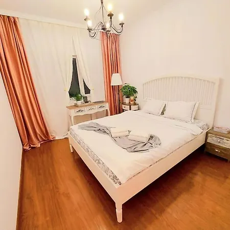 Cosy Boutique 61 Sqm - Private Parking - Ten Blocks *