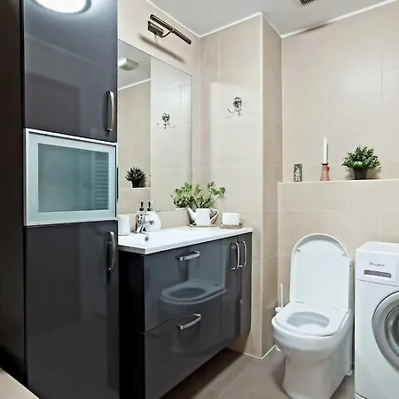 דירה Cosy Boutique 61 Sqm - Private Parking - Ten Blocks *